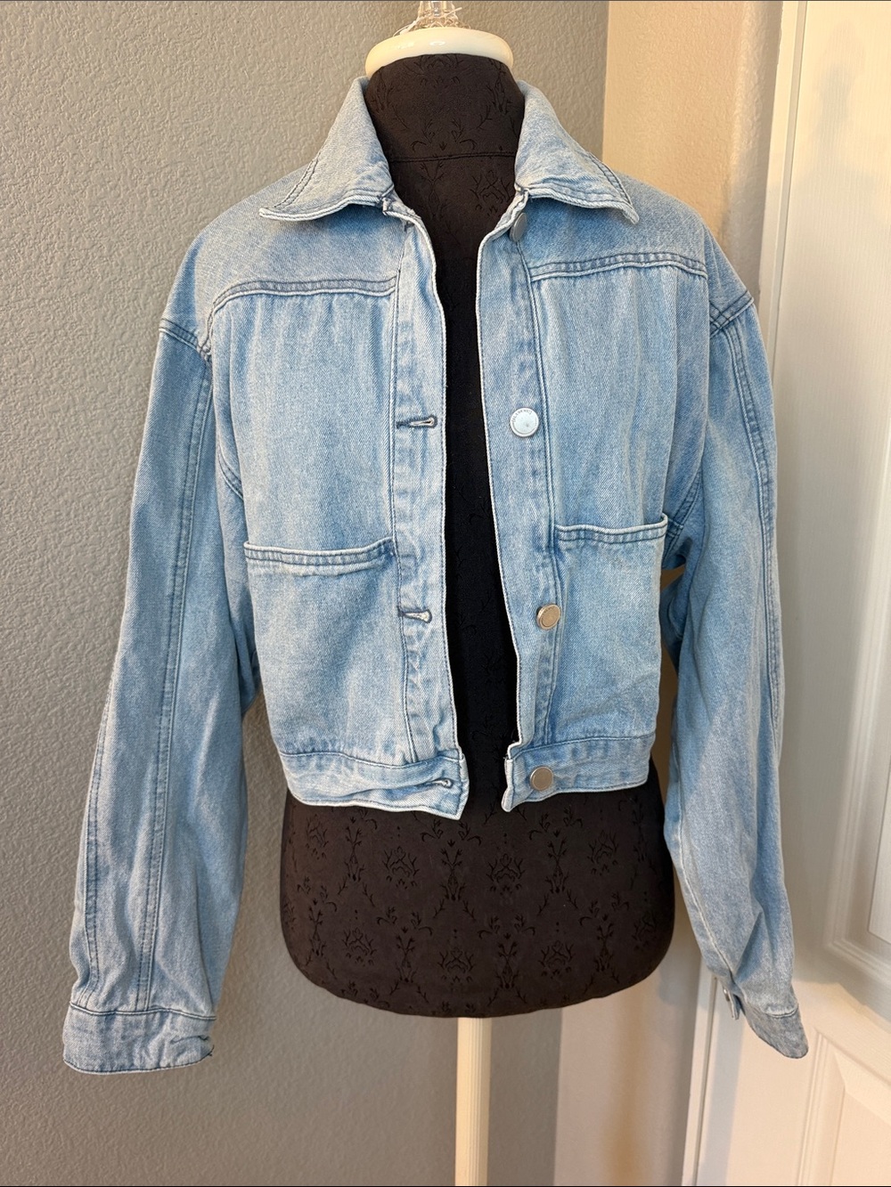 Blank NYC Light Blue Denim Jacket Size Medium - Picture 4 of 9